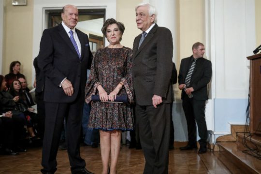 H Ιωάννα Μάνδρου του ΣΚΑΪ χτενίζεται;