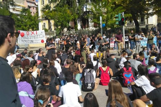 Ναι, κάτω από τις μάσκες έχουν και άποψη και φωνή