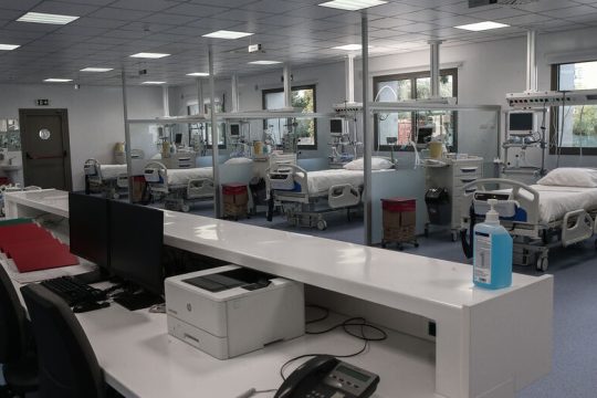 50 χαμένες μέρες για τις 50 κλίνες ΜΕΘ