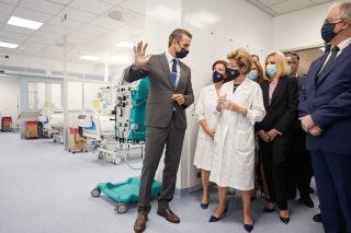 Φιέστα εγκαινίων, ενώ ο ιός κάνει πάρτι