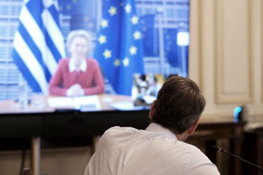 Υποσχέσεις Μητσοτάκη- φον ντερ Λάιεν για περισσότερη συνεργασία στο προσφυγικό