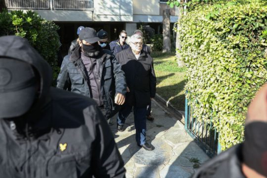 Καταγγελία ΕΦΕ για τραμπουκισμούς έξω από την οικία του Μιχαλολιάκου