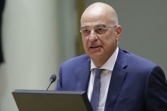 Εναέριο τουρκικό «καψόνι» στο αεροσκάφος που μετέφερε τον Νίκο Δένδια