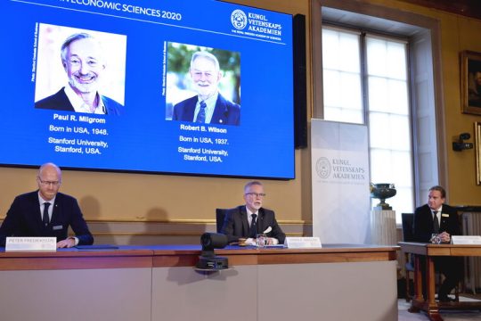 Νόμπελ «πνοής» για το… σφυρί