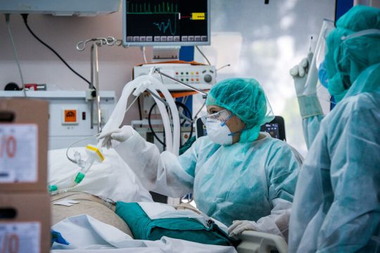 Μακραίνει ο κατάλογος των νεκρών του κορονοϊού στη χώρα μας