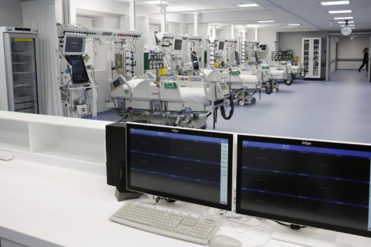 438 νέα κρούσματα και άλλοι εννέα θάνατοι από Covid-19