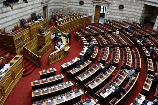 Την Πέμπτη στην ολομέλεια το νομοσχέδιο – κόφτης για την ιθαγένεια