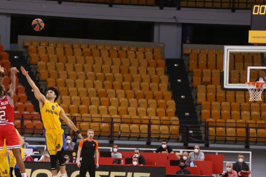 Πέταξε στο καναβάτσο τη Μακάμπι με buzzer beater τρίποντο του Χάρισον