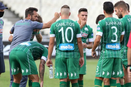 «Σκανάρει» τους ελεύθερους κεντρικούς χαφ και ελπίζει