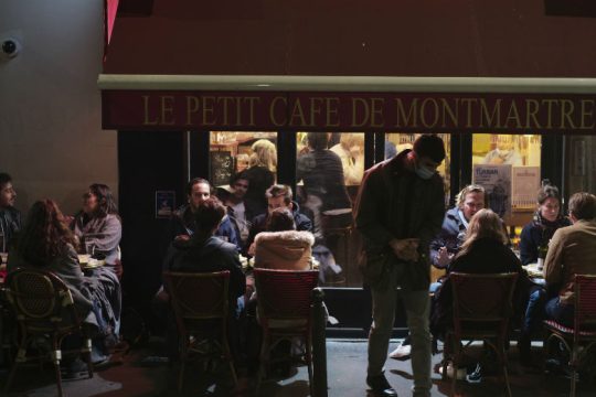 Απαγόρευση νυχτερινής κυκλοφορίας σε Παρίσι και οκτώ μητροπόλεις