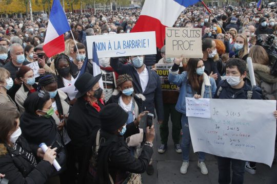 Ηχηρό «όχι» σε τρόμο και σκοτάδι