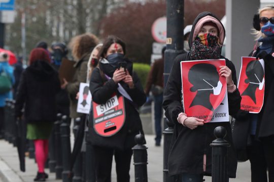 Σχεδόν πλήρης απαγόρευση της άμβλωσης στην Πολωνία