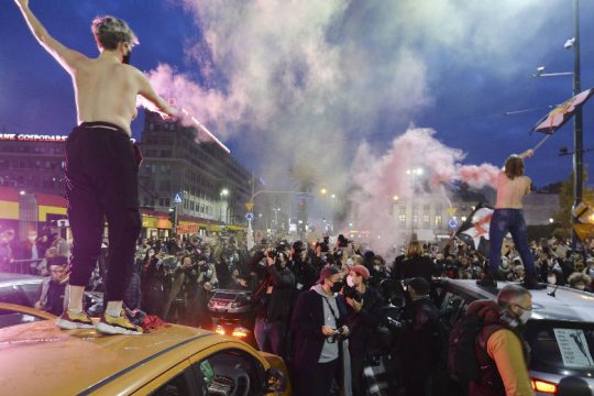 «Αυτό είναι ο πόλεμος» φωνάζουν οι διαδηλωτές κατά της απαγόρευσης των αμβλώσεων