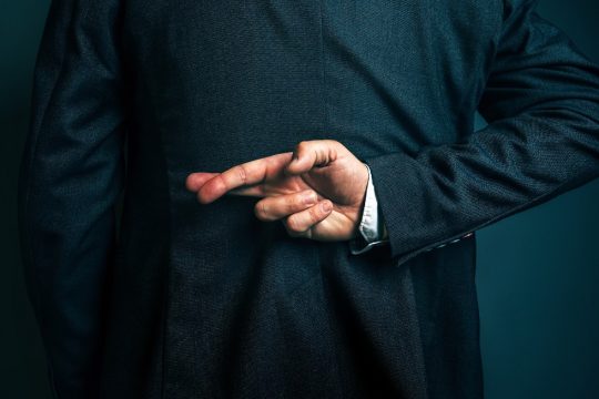 Πολιτική: άλλα λέω, άλλα κάνω και άλλα βγαίνουν