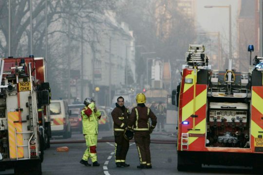 Φόβοι για νεκρούς από έκρηξη σε κατάστημα στο Λονδίνο