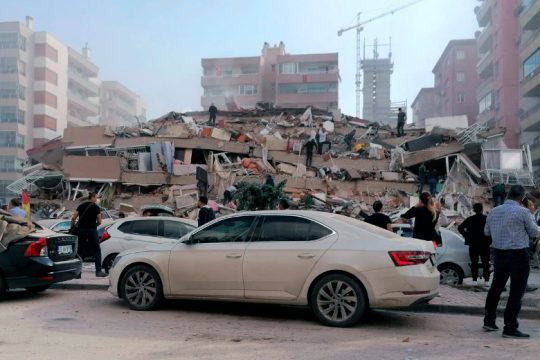 Πρωτοφανείς εικόνες από το χτύπημα του Εγκέλαδου στη Σμύρνη [βίντεο]