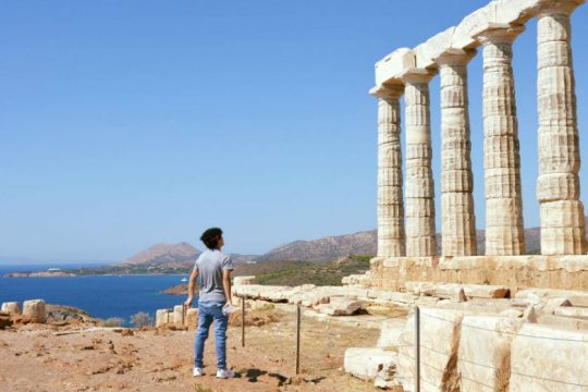 Άνθρωποι που μας υπενθυμίζουν ότι δεν υπάρχουν μόνο οι μίζεροι των Καμένων Βούρλων