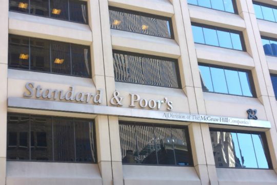 O Standard and Poor’s επιβεβαίωσε το ελληνικό αξιόχρεο στο «BB-»
