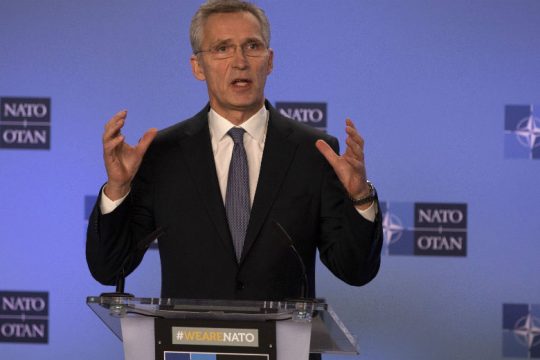 Στόλτενμπεργκ: «Να επιλύσουμε την κρίση σε πολιτικό επίπεδο»