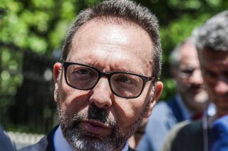 Στο Μαξίμου η πρόταση Στουρνάρα για bad bank