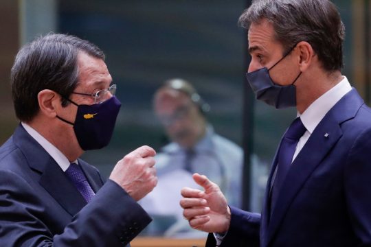 Σύνοδος χωρίς κυρώσεις: Πανηγυρίζει η κυβέρνηση γιατί πήρε… το ελάχιστο