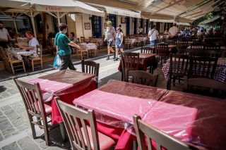Η κατάρρευση των τουριστικών εσόδων εκτοξεύει το έλλειμμα τρεχουσών συναλλαγών