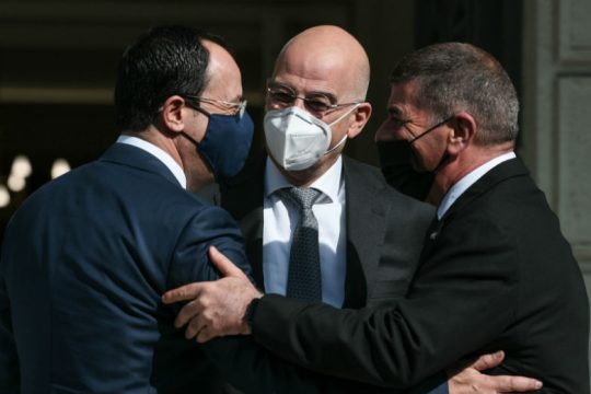 Σε εξέλιξη η τριμερής Ελλάδας-Κύπρου-Ισραήλ