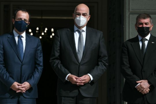 Τριμερής Ελλάδας-Κύπρου-Ισραήλ: «Ετοιμοι για κοινές απαντήσεις»