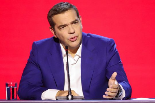 Αποφάσεις ευθύνης για την πανδημία ζητάει ο Αλ. Τσίπρας από τον πρωθυπουργό