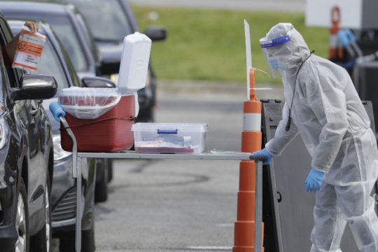 Υψηλό διμήνου σε μολύνσεις σε 10 αμερικανικές πολιτείες και αύξηση νοσηλειών