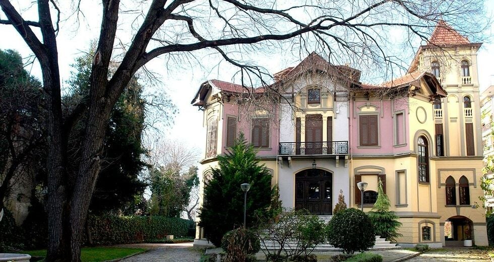Σε περιπέτειες, πάλι, το Μορφωτικό Ιδρυμα της Εθνικής Τράπεζας