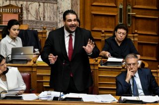 Μια απάντηση για γέλια: Ήταν… εθελοντής ο σύμβουλος του κ. Λιβάνιου