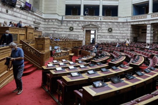 Μη άρση ασυλίας του Γ. Βαρουφάκη εισηγείται η Επιτροπή Δεοντολογίας της Βουλής