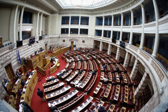 Με νέα τροπολογία «μαζεύουν» την «τροπολογία Κακλαμάνη»