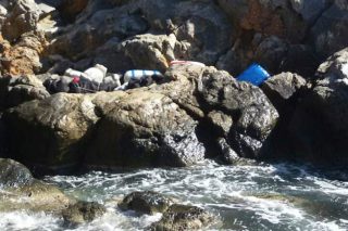 Ενας τόνος χασίς κρυμμένος σε βράχια στο Ταίναρο