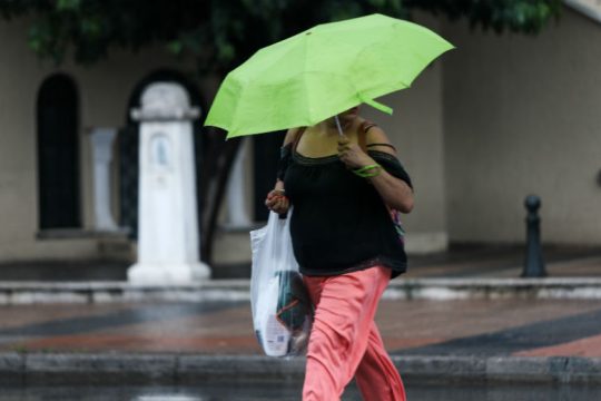 Βροχές και μικρή πτώση της θερμοκρασίας