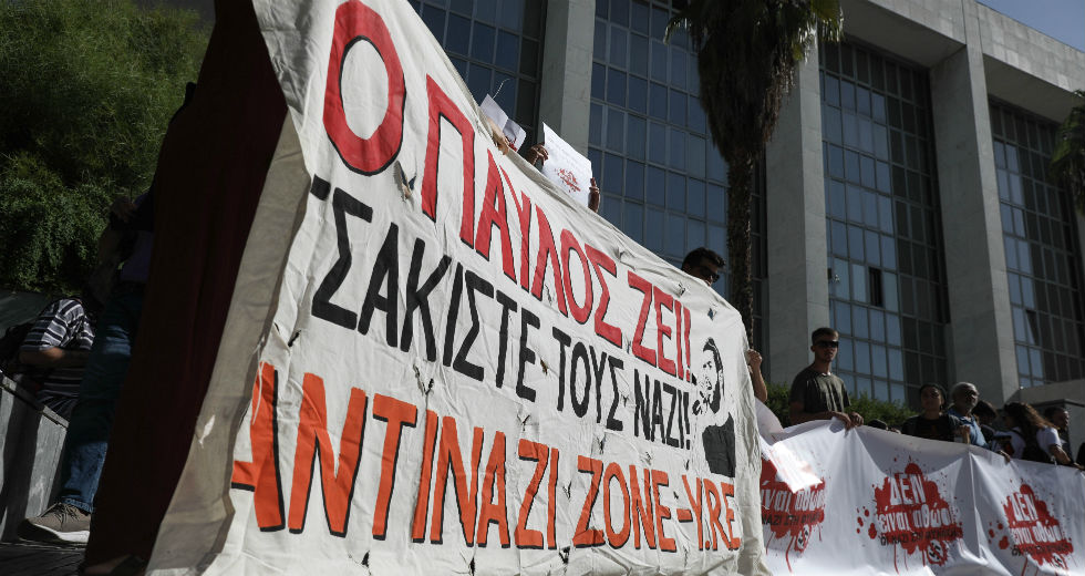 Την καταδίκη ναζισμού και φασισμού μαζί με τη ΧΑ, ζητούν οι απόστρατοι αστυνομικοί