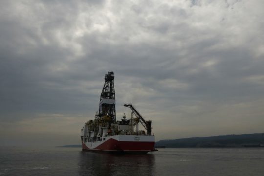 Κομισιόν: «Eυπρόσδεκτο βήμα η αποχώρηση του Yavuz, περιμένουμε κι άλλα»