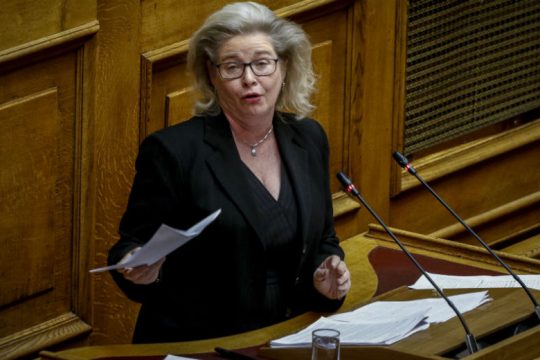Διόρισαν στη Βουλή τη χρυσαυγίτισσα Ζαρούλια