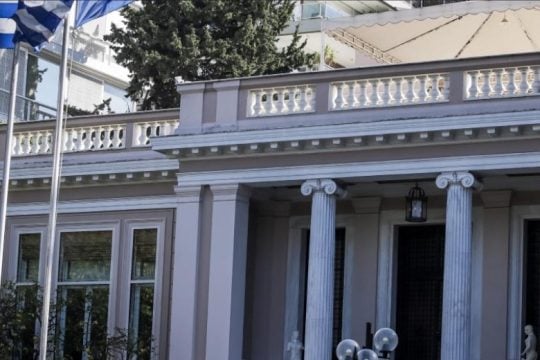 «Πληρωμένη» απάντηση για τα router στον Μητσοτάκη με «καρφί» για Σαμαρά