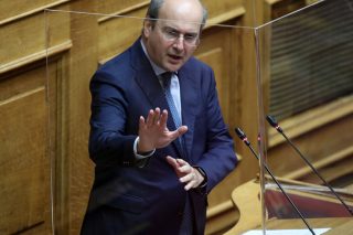 Ξεπούλημα και αναξιοκρατία