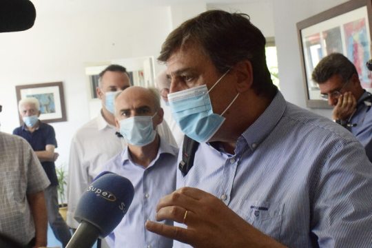 A. Ξανθός: Ανεπαρκή μέτρα προστασίας σε ΜΜΜ, σχολεία και χώρους εργασίας