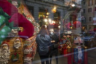 Η Ιταλία αναζητά ευρηματικές λύσεις για τις γιορτές