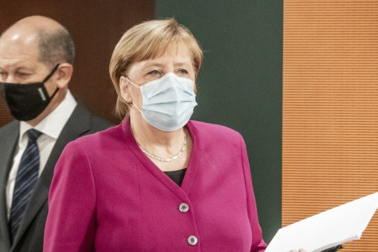 Μήνυμα Μέρκελ προς Πολωνία – Ουγγαρία ενόψει της Συνόδου Κορυφής