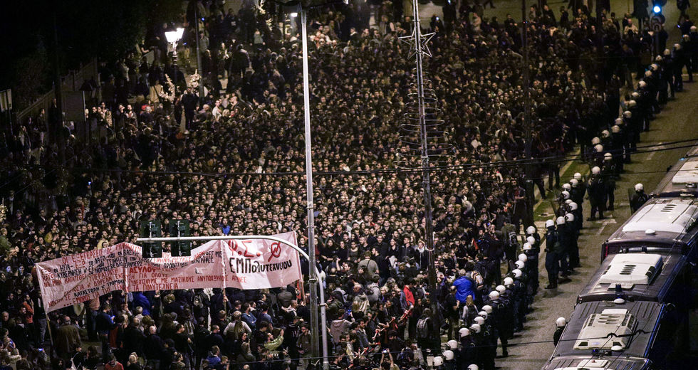 Στον «αέρα» η «συμφωνία» Πέτσα-κομμάτων για το Πολυτεχνείο