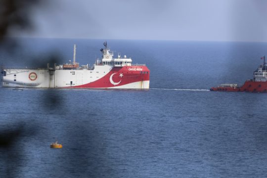 Καλά κρατεί ο πόλεμος των Navtex