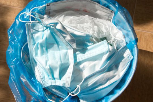 Χάνεται η μάχη για τα πλαστικά λόγω πανδημίας