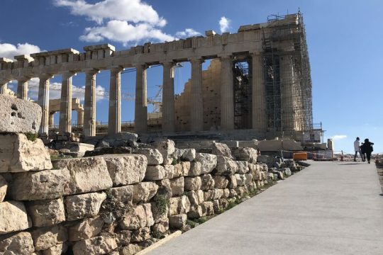 «Καίει» το τσιμέντο στην Ακρόπολη