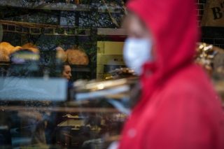 Με ευχές και προσευχές δεν γίνεται πολιτική