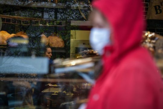 Με ευχές και προσευχές δεν γίνεται πολιτική